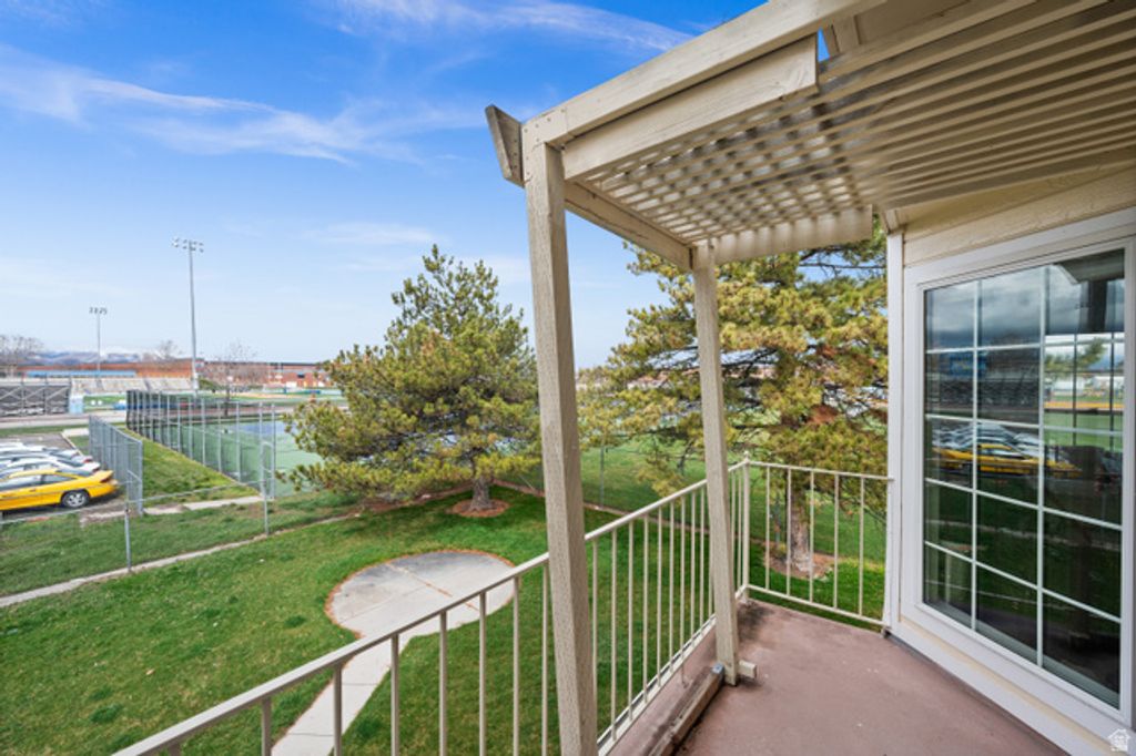 Image 13 of property listing at 1444 W BEACON HILL CIR #174, Taylorsville, UT 84123
