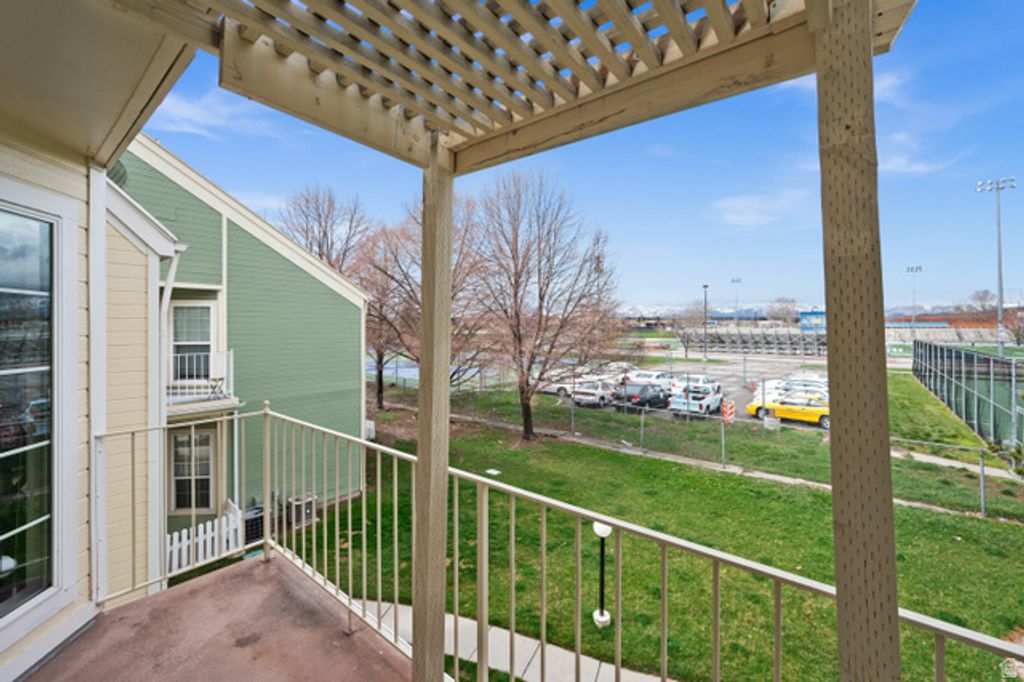 Image 14 of property listing at 1444 W BEACON HILL CIR #174, Taylorsville, UT 84123