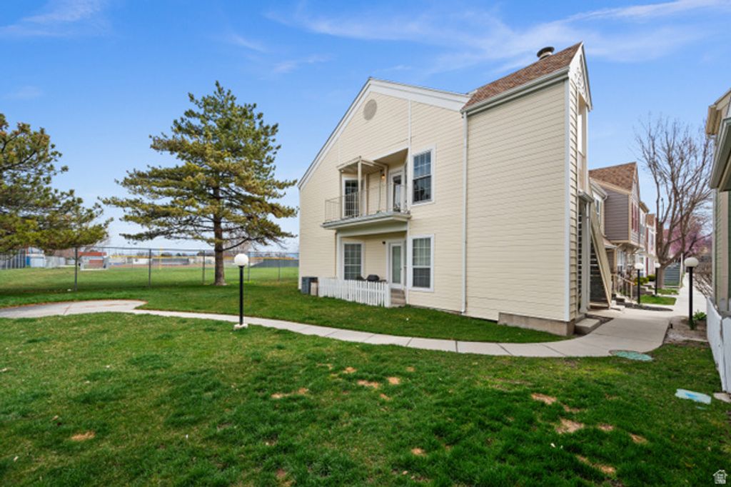 Image 16 of property listing at 1444 W BEACON HILL CIR #174, Taylorsville, UT 84123