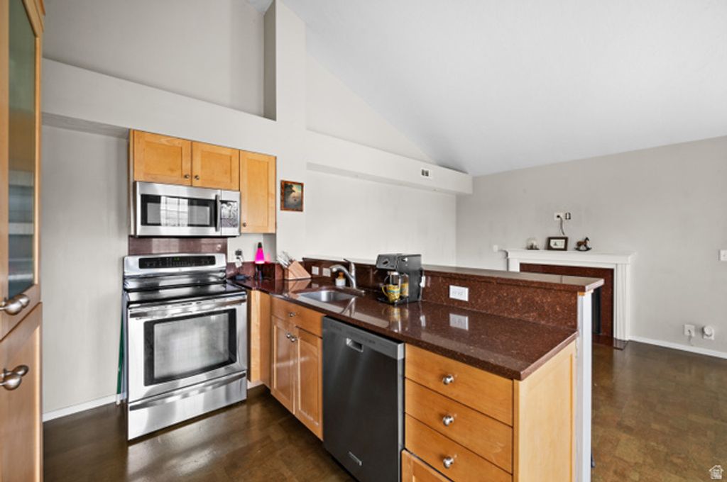 Image 6 of property listing at 1444 W BEACON HILL CIR #174, Taylorsville, UT 84123