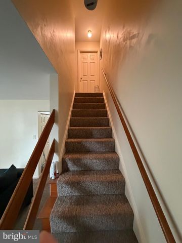 698 TOPAZ DR, Lancaster, PA 17603
