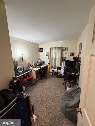 698 TOPAZ DR, Lancaster, PA 17603