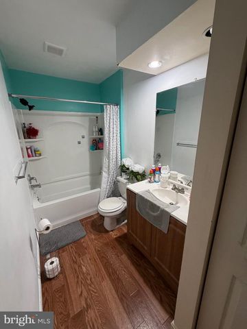 698 TOPAZ DR, Lancaster, PA 17603