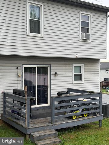 698 TOPAZ DR, Lancaster, PA 17603