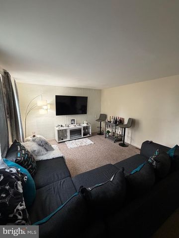 698 TOPAZ DR, Lancaster, PA 17603