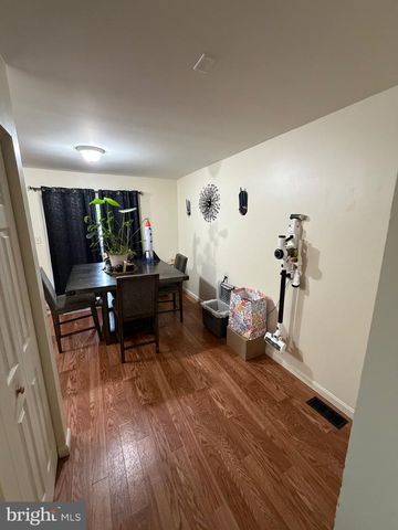 698 TOPAZ DR, Lancaster, PA 17603