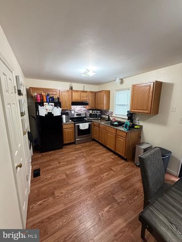 698 TOPAZ DR, Lancaster, PA 17603