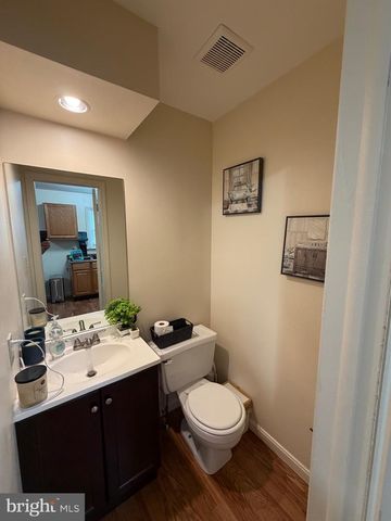 698 TOPAZ DR, Lancaster, PA 17603