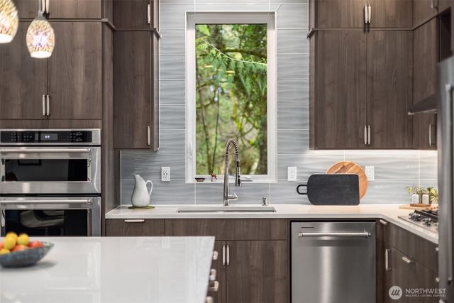 13532 Phelps Road NE, Bainbridge Island, WA 98110