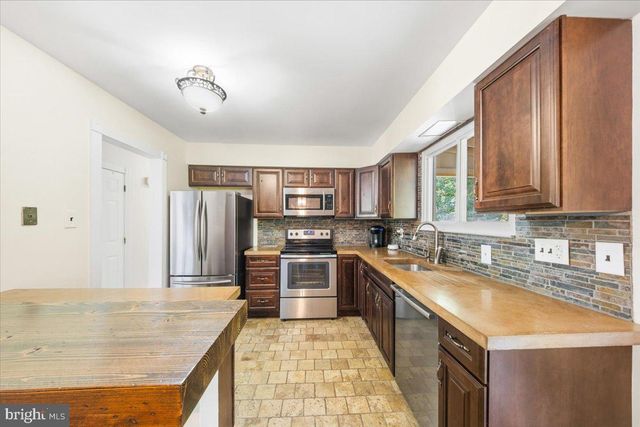 225 PINE BLVD, Medford, NJ 08055