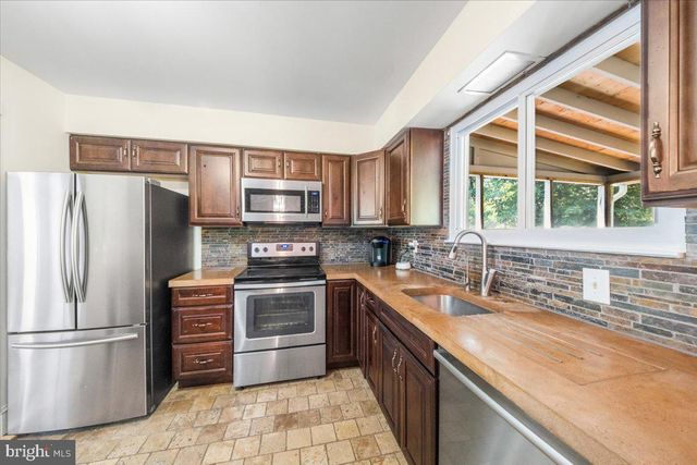 225 PINE BLVD, Medford, NJ 08055