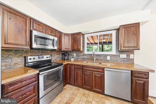 225 PINE BLVD, Medford, NJ 08055