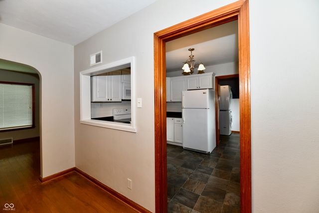 245 S 11th Avenue, Beech Grove, IN 46107