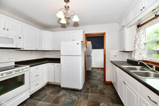 245 S 11th Avenue, Beech Grove, IN 46107