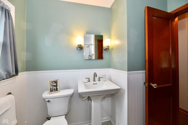 245 S 11th Avenue, Beech Grove, IN 46107