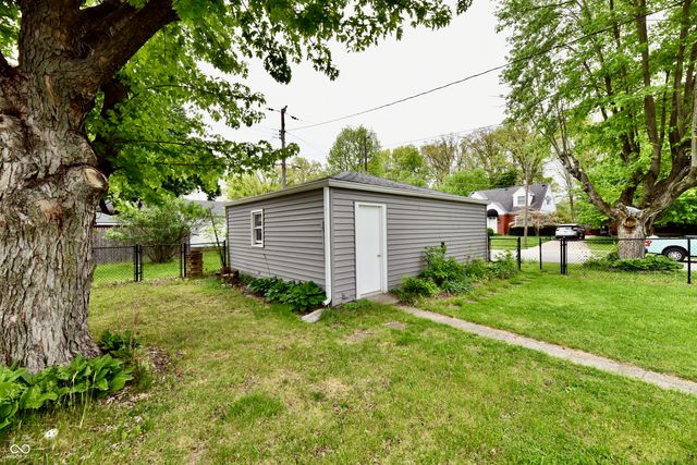 245 S 11th Avenue, Beech Grove, IN 46107