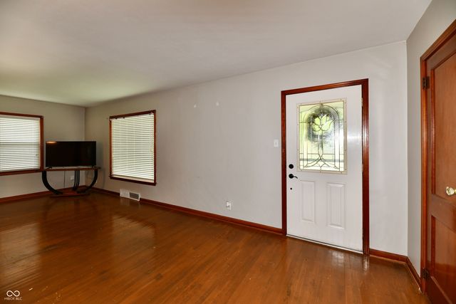 245 S 11th Avenue, Beech Grove, IN 46107