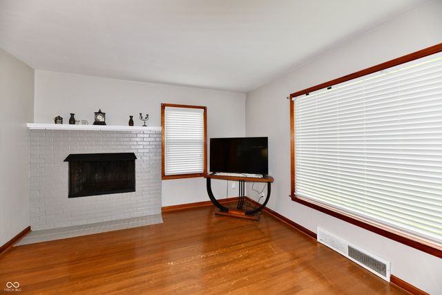 245 S 11th Avenue, Beech Grove, IN 46107
