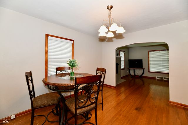 245 S 11th Avenue, Beech Grove, IN 46107