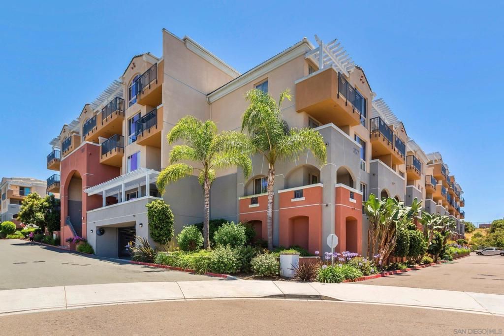 Image 37 of property listing at 3887 Pell Place 221, San Diego, CA 92130