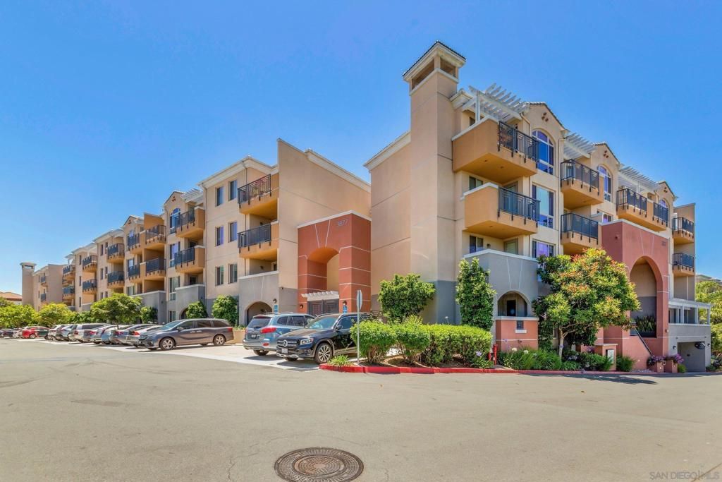Image 39 of property listing at 3887 Pell Place 221, San Diego, CA 92130