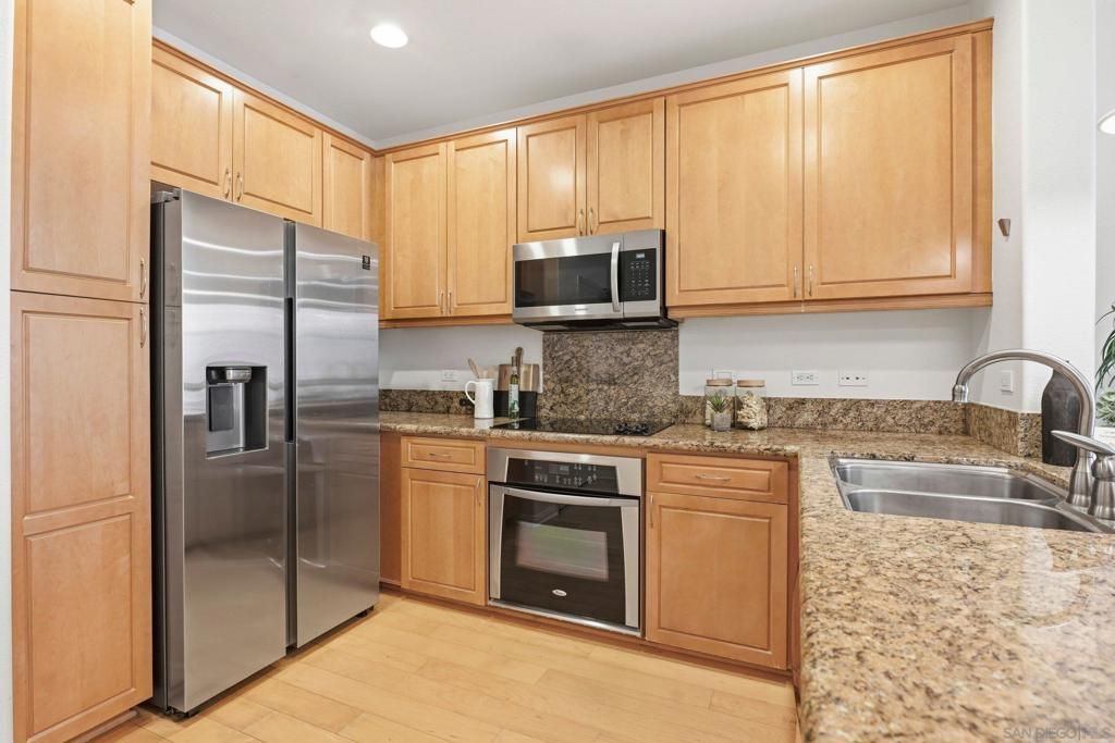 Image 6 of property listing at 3887 Pell Place 221, San Diego, CA 92130