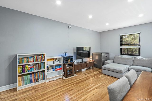 219-50 74th Avenue 328A2, Bayside, NY 11364