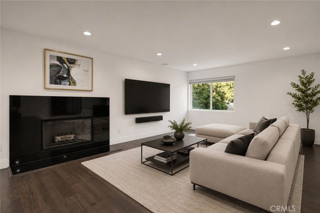 5952 Maury Avenue, Woodland Hills, CA 91367