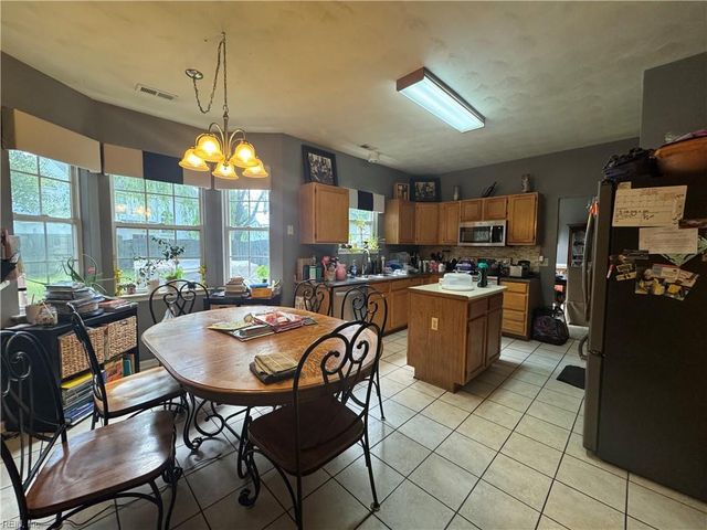 903 Willow Brook CT, Chesapeake, VA 23320