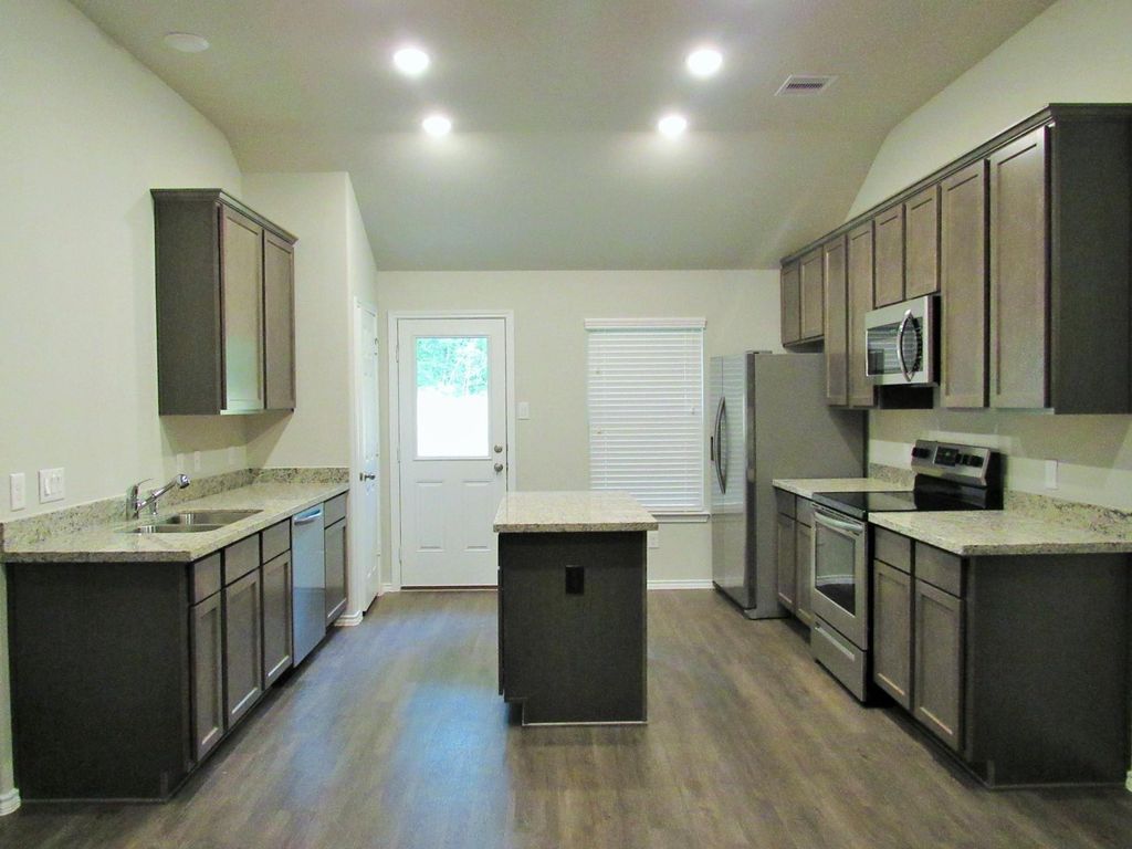 1009 Platte River Drive, Montgomery, TX 77316