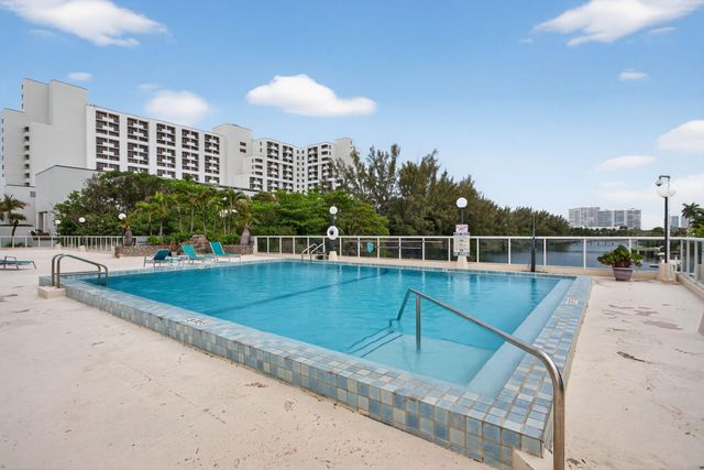 3000 Holiday Drive 1602, Fort Lauderdale, FL 33316