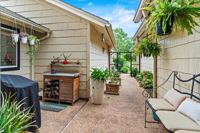 10920 Crown Colony Drive C, Austin, TX 78747
