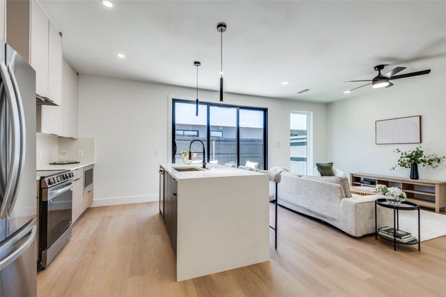 7337 Flyers Way, Dallas, TX 75235