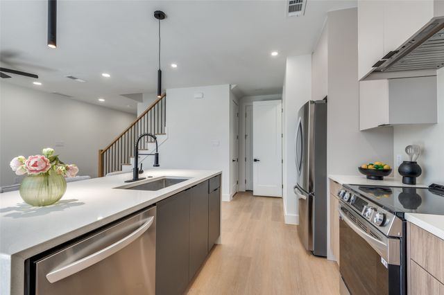 7337 Flyers Way, Dallas, TX 75235