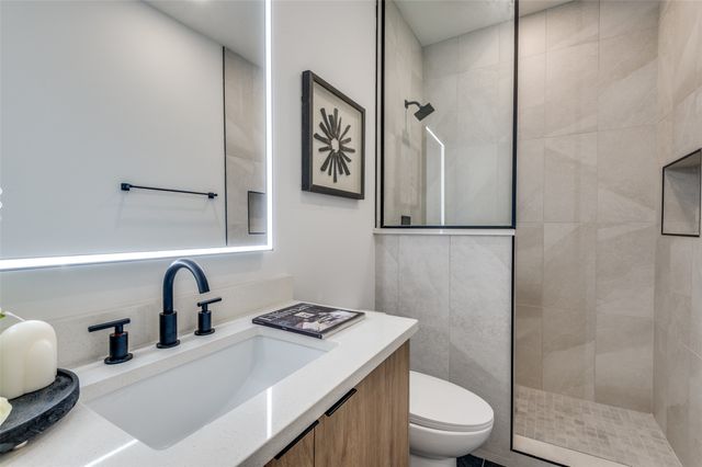 7337 Flyers Way, Dallas, TX 75235