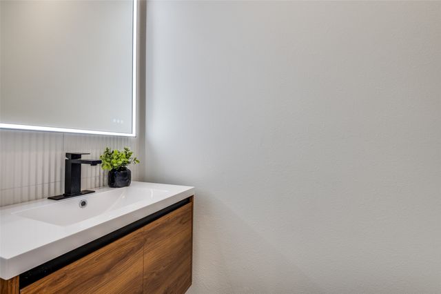 7337 Flyers Way, Dallas, TX 75235