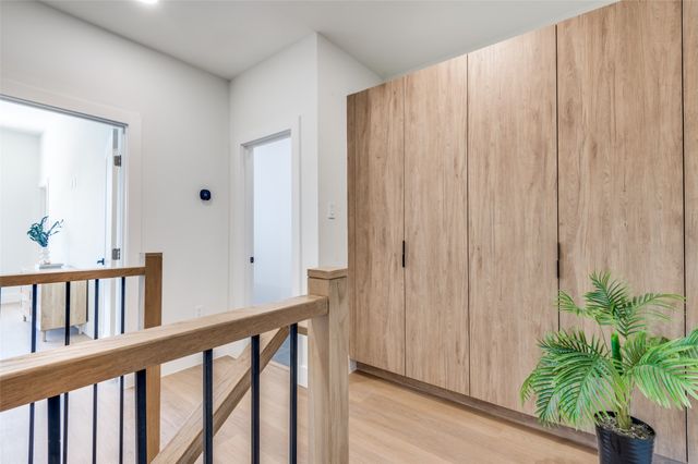 7337 Flyers Way, Dallas, TX 75235