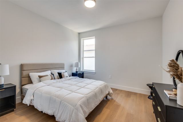 7337 Flyers Way, Dallas, TX 75235