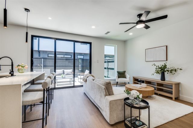 7337 Flyers Way, Dallas, TX 75235