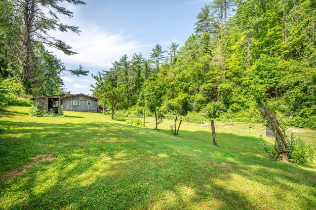 1073 Timberline RD SE, Copper Hill, VA 24079