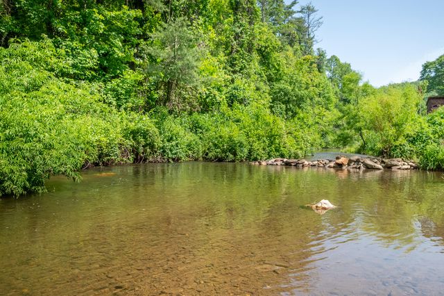 1073 Timberline RD SE, Copper Hill, VA 24079
