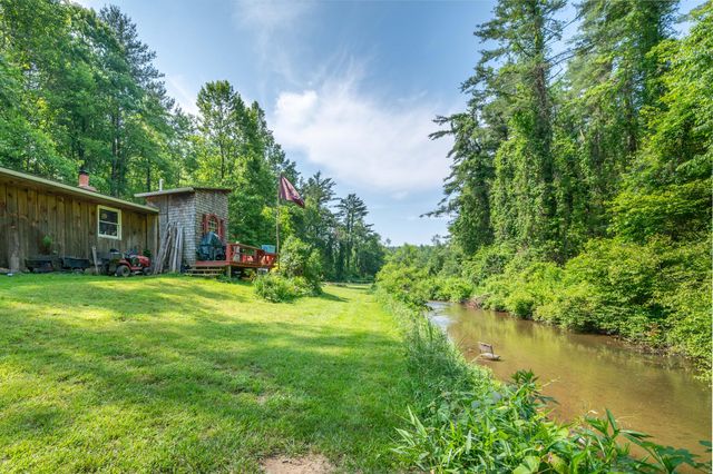 1073 Timberline RD SE, Copper Hill, VA 24079