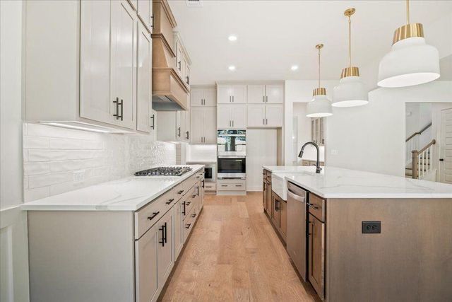 8330 Creekside Overlook Drive, Gainesville, GA 30506