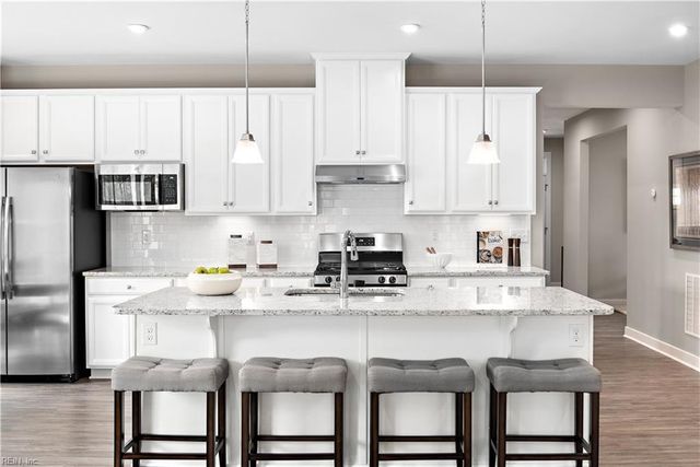 2149 Mainsail DR, Carrollton, VA 23314