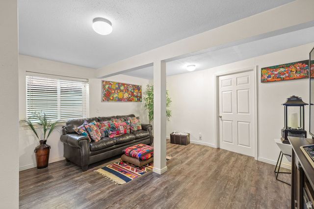 1623 S 925 W, Woods Cross, UT 84087