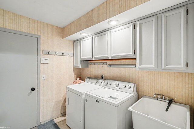16257 Woodstream Drive, Clinton Township, MI 48038