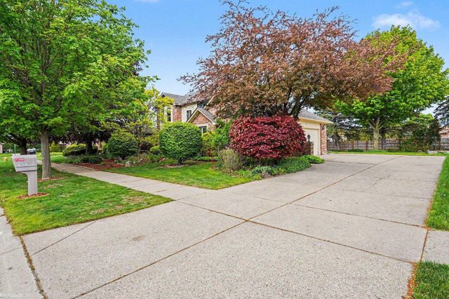 16257 Woodstream Drive, Clinton Township, MI 48038