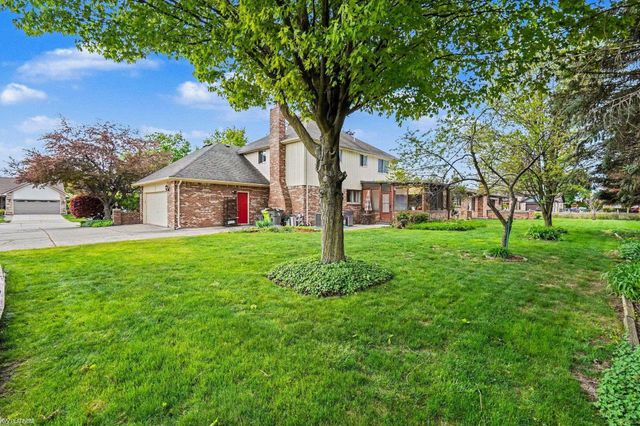 16257 Woodstream Drive, Clinton Township, MI 48038