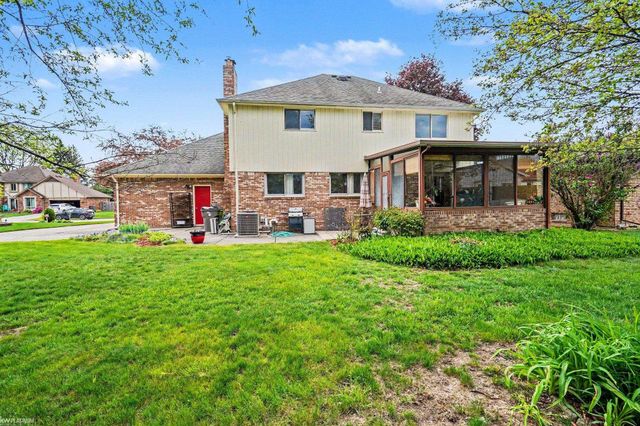 16257 Woodstream Drive, Clinton Township, MI 48038