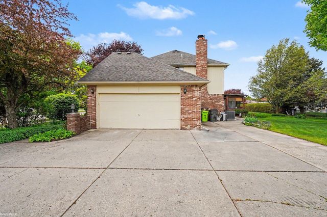 16257 Woodstream Drive, Clinton Township, MI 48038